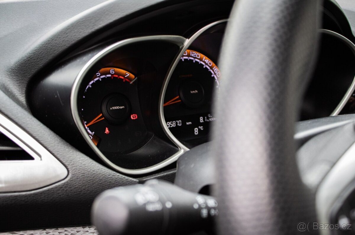 Lada Vesta SW Cross 1.6 MPI, 75kW, M5 - 15