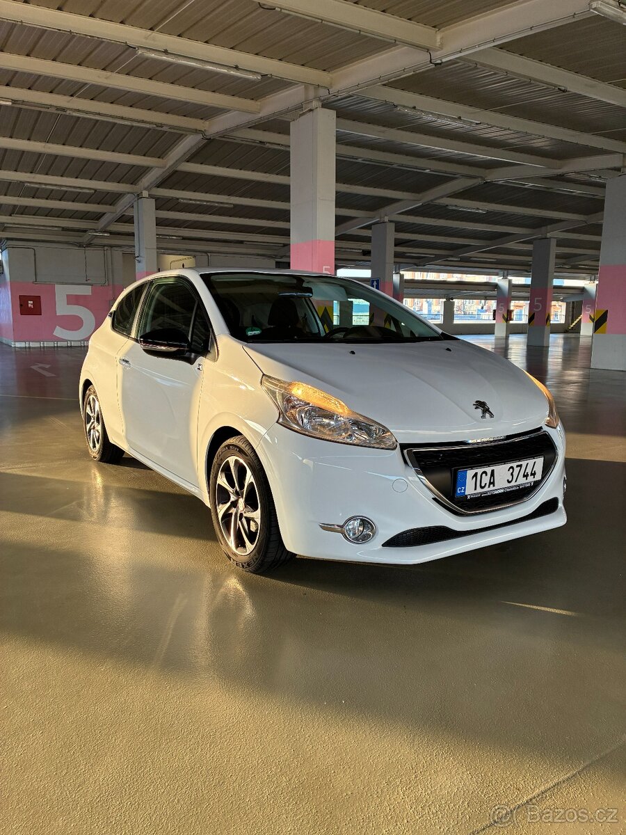 Peugeot 208 - max výbava - 15