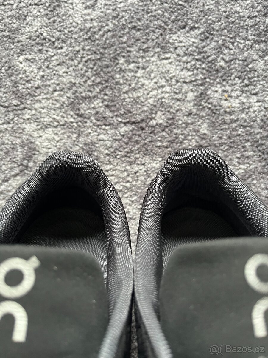 8x boty On Running Cloud vel. 44 - 45 - 15