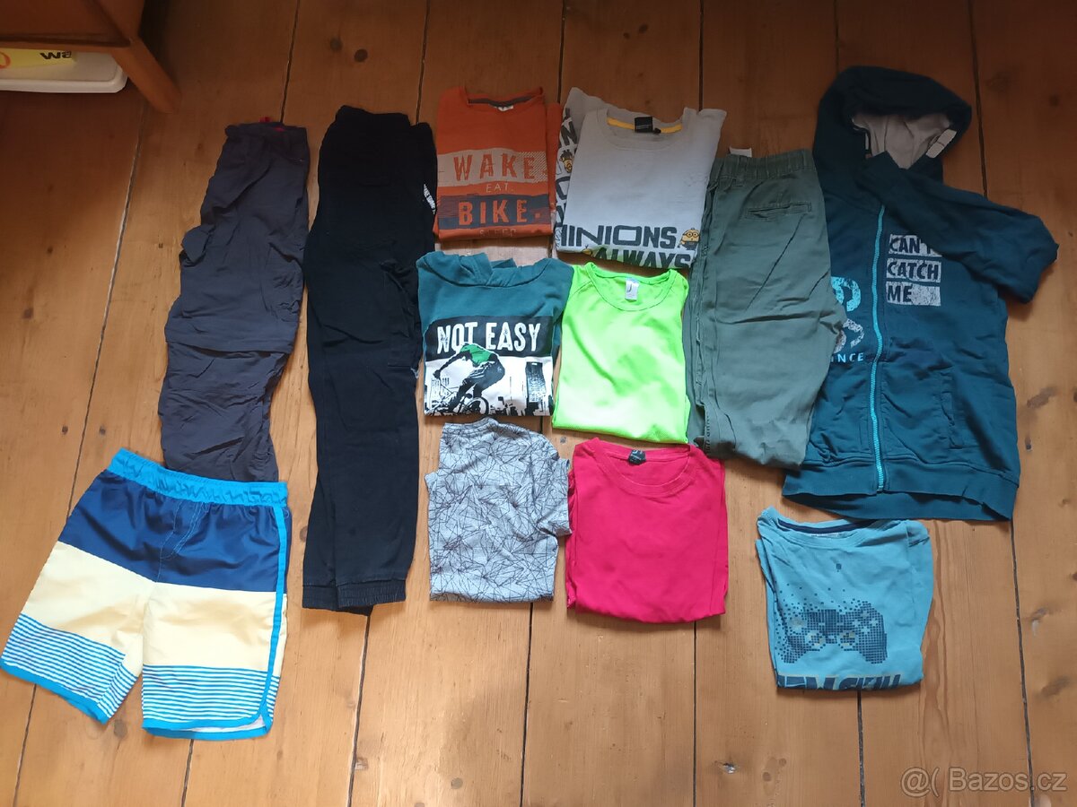 Dětské oblečení a boty, pro děti 3-12 let, víc než 150 kusů - 15
