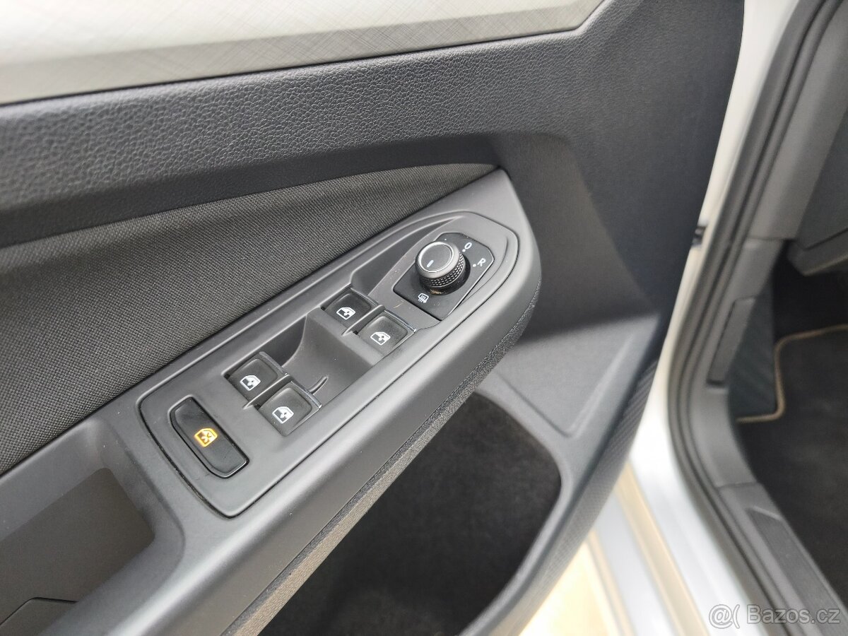 VW Golf 8 2.0TDI 110 kW / Combi/ Business/ Manuál/ 11.2021 - 15