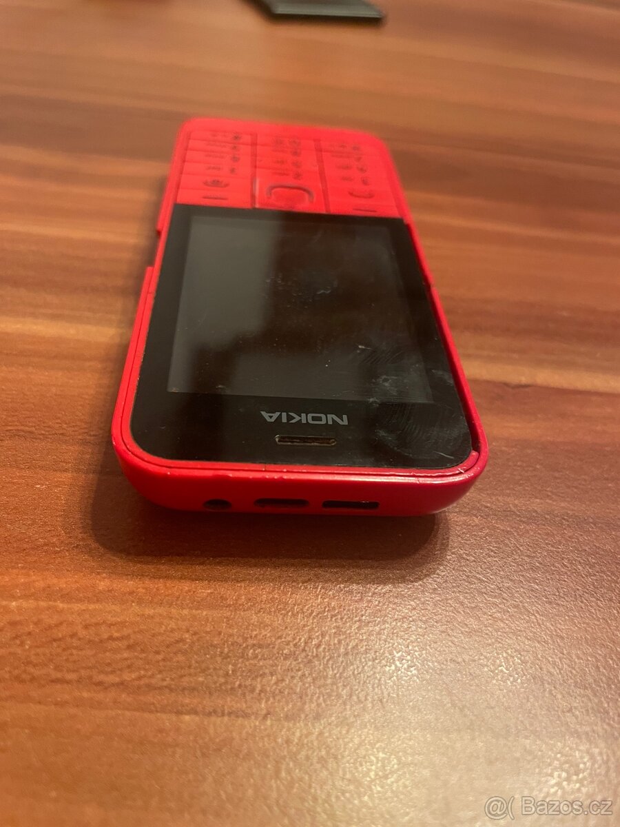 Nokia 220 4G Dual SIM-poškozený kryt - 15