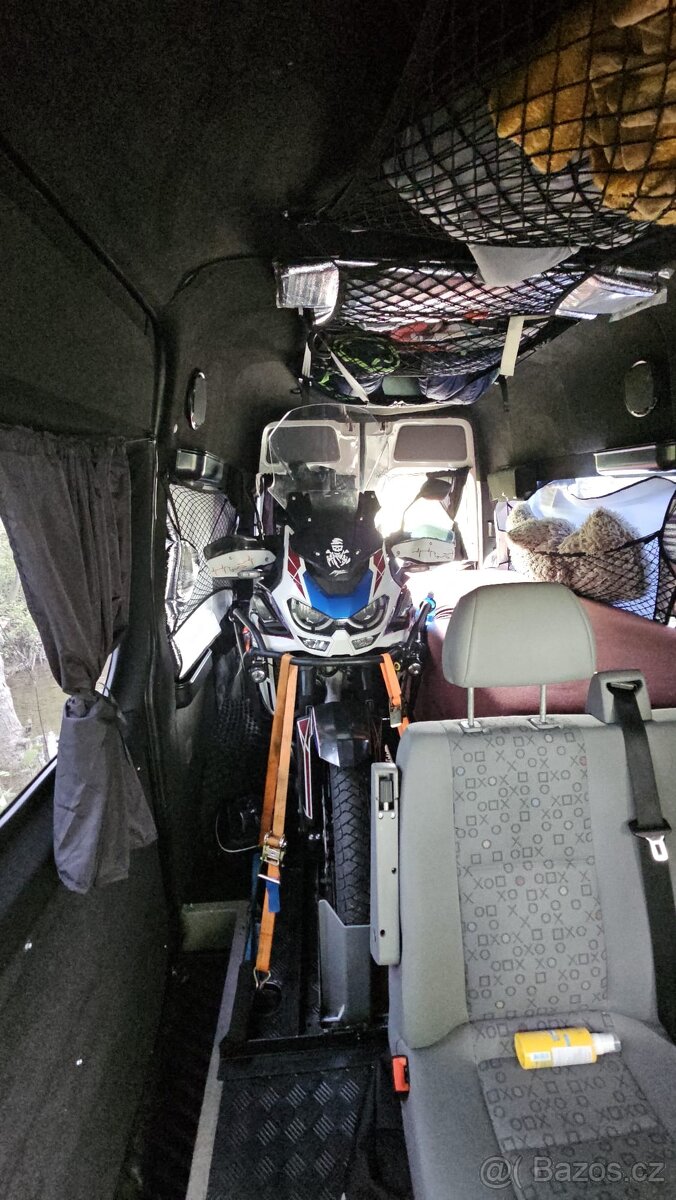 Crafter 2.5 TDi 100KW L2H2 9 míst klima 310 000km - 15