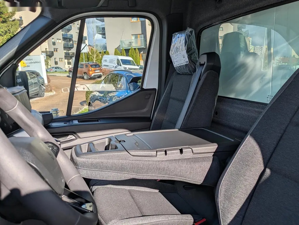 Renault Master, skříň 8EP d.4,2 š.2,15 v.2,2 - 15