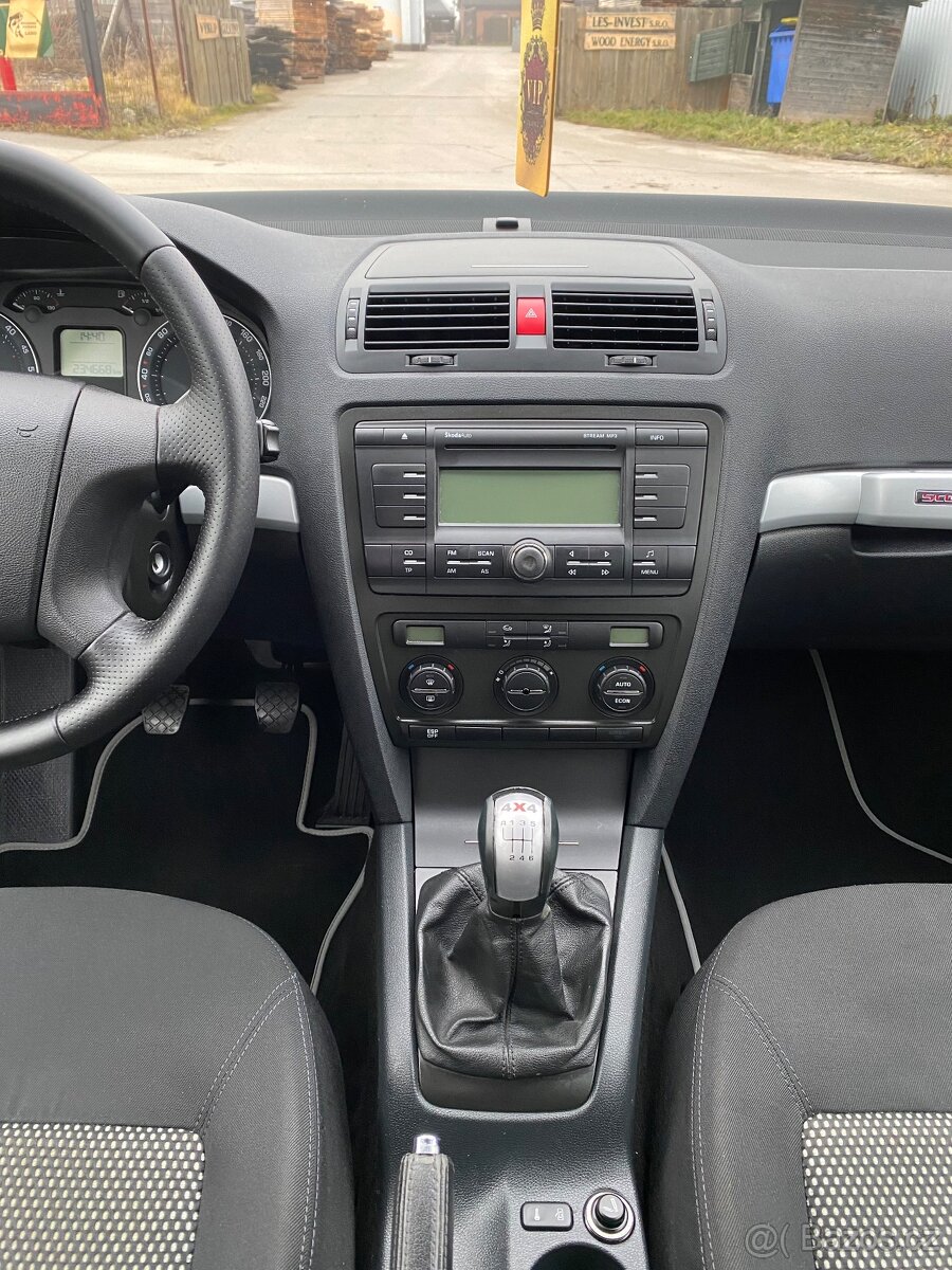 Škoda Octavia Combi 2.0 TDI 4x4 Scout - 15
