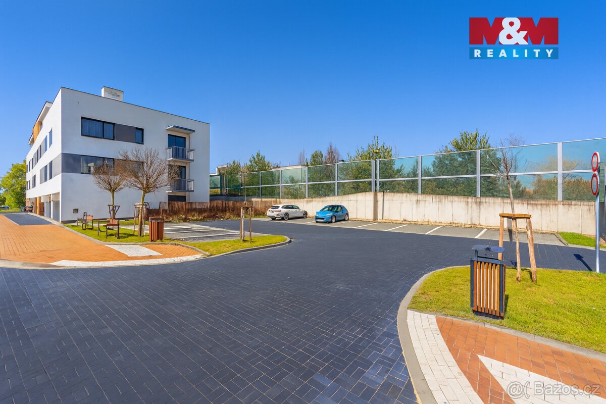 Prodej bytu 1+kk, 32 m², Hradec Králové, ul. Antonína Petrof - 15