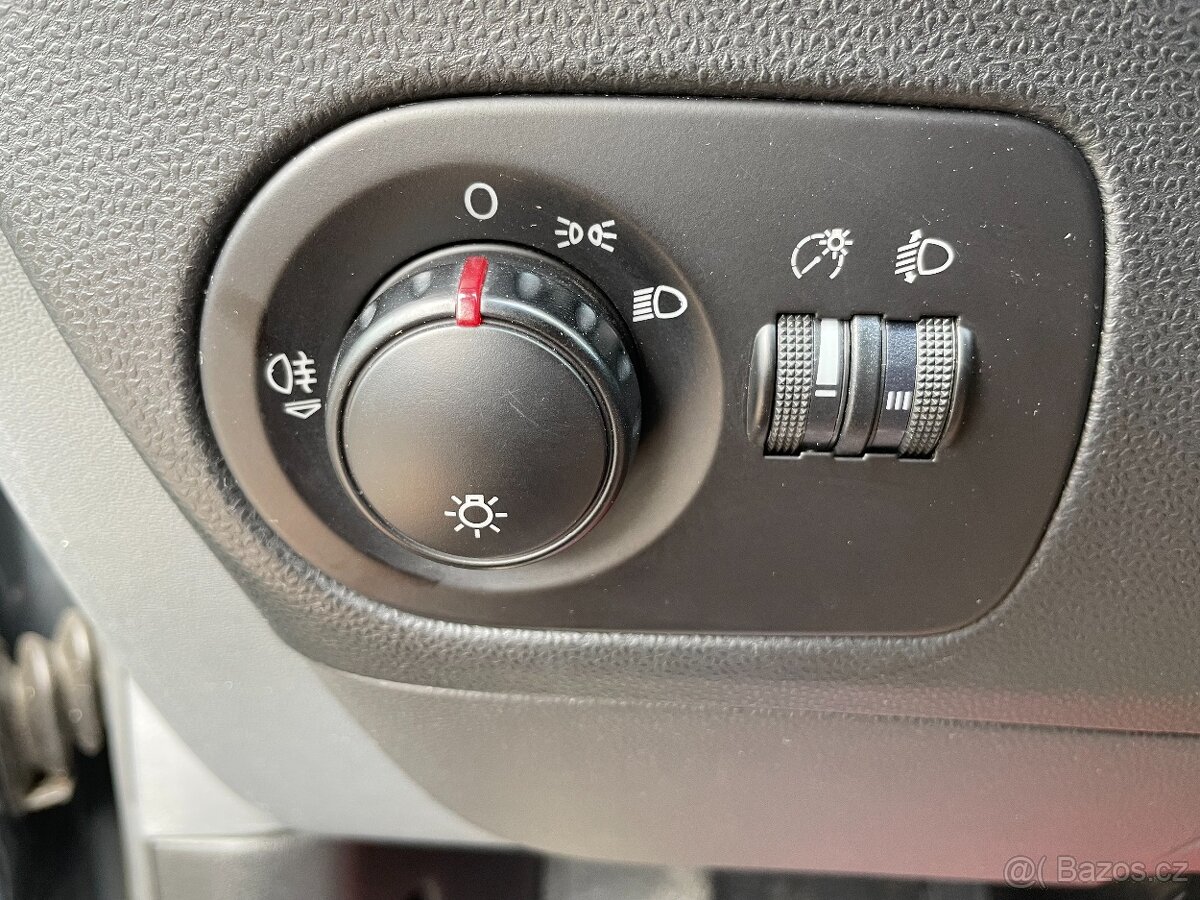 Seat Leon 1.6 MPi Serviska, Klima, 8xPneu - 15