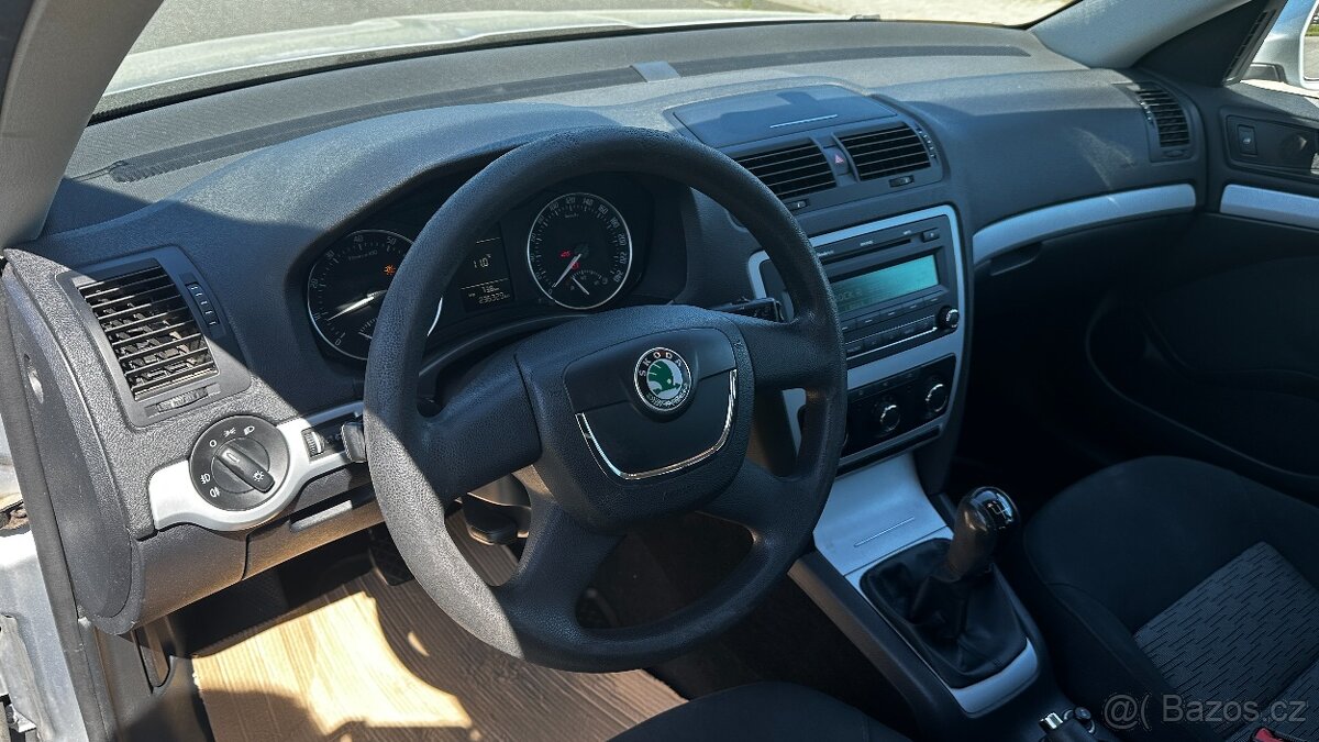 ŠKODA OCTAVIA 1.6 MPI - 15