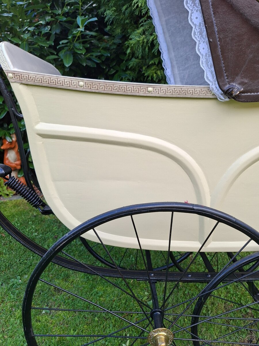 Starožitný kočárek pro miminko č. 1010 - 15