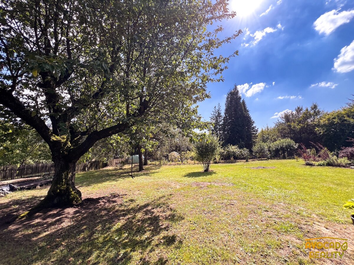 Stavební pozemek s okrasnou zahradou - 15