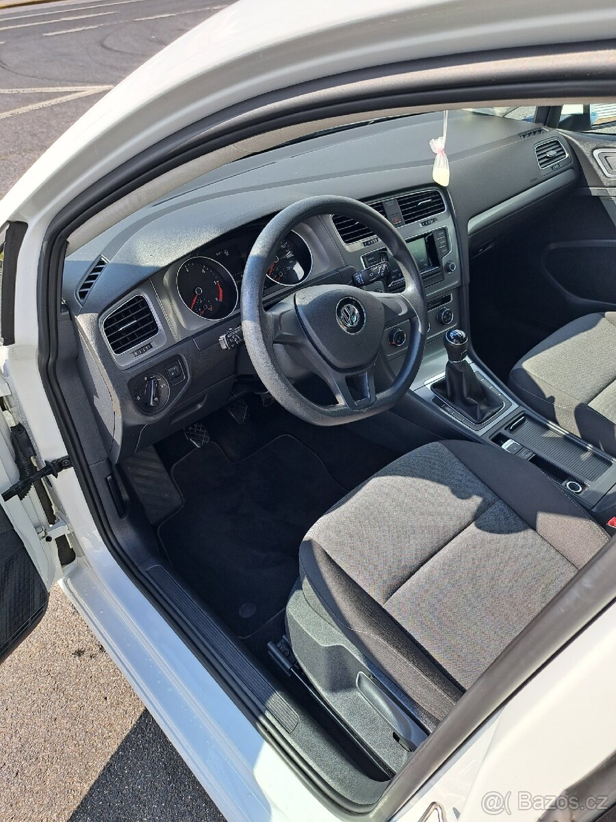 VW Golf 7 Variant 1.6 81 kW kombi - 15