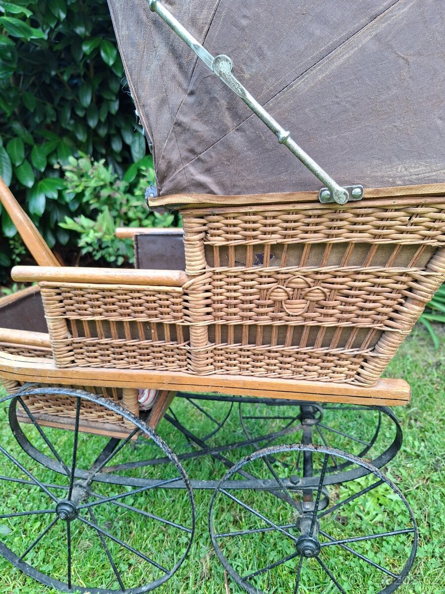 Starožitný kočárek pro panenky č. 950 - 15