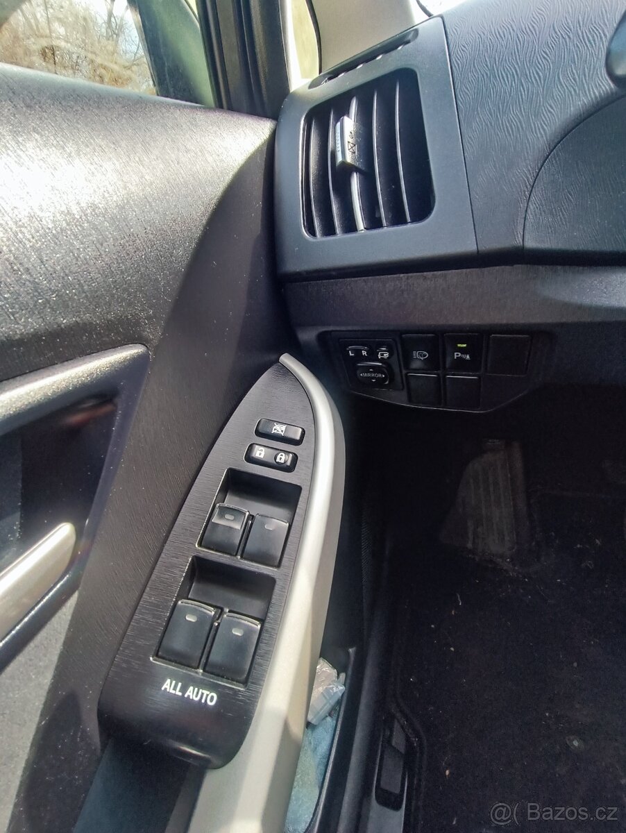 Prius 3 r.v.2012/12 měsíc - 15