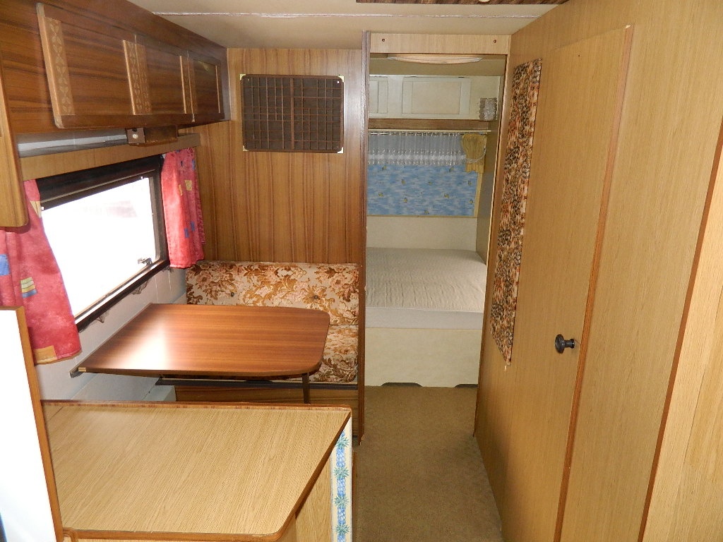 Dvouosý karavan Tabbert pro 7 osob - 15