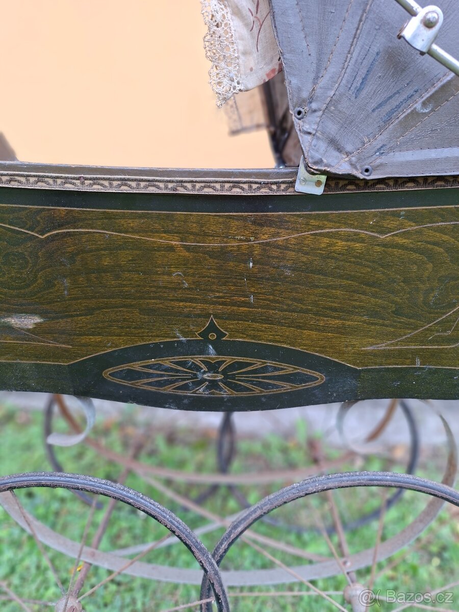 Starožitný kočárek pro panenkyč. 490 - 15