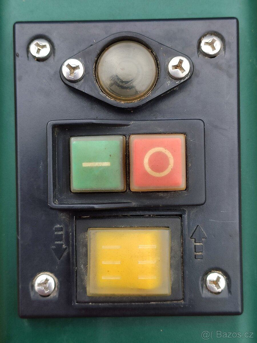 Elektrická BEZHLUKOVÁ řezačka drtič štěpkovač - 15