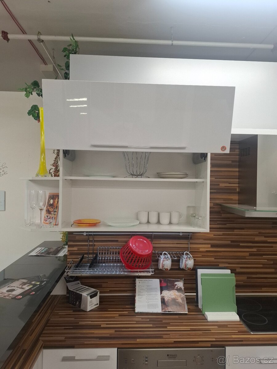 Bílá lesk MDF fólie - 15