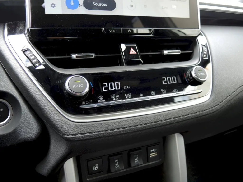 Toyota Corolla Cross, Comfort Business 2,0 Hybrid 4x 1 - 15