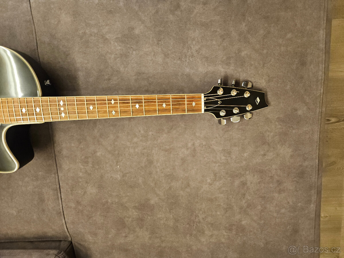 Česká akustická polomasivní kytara FURCH - 15