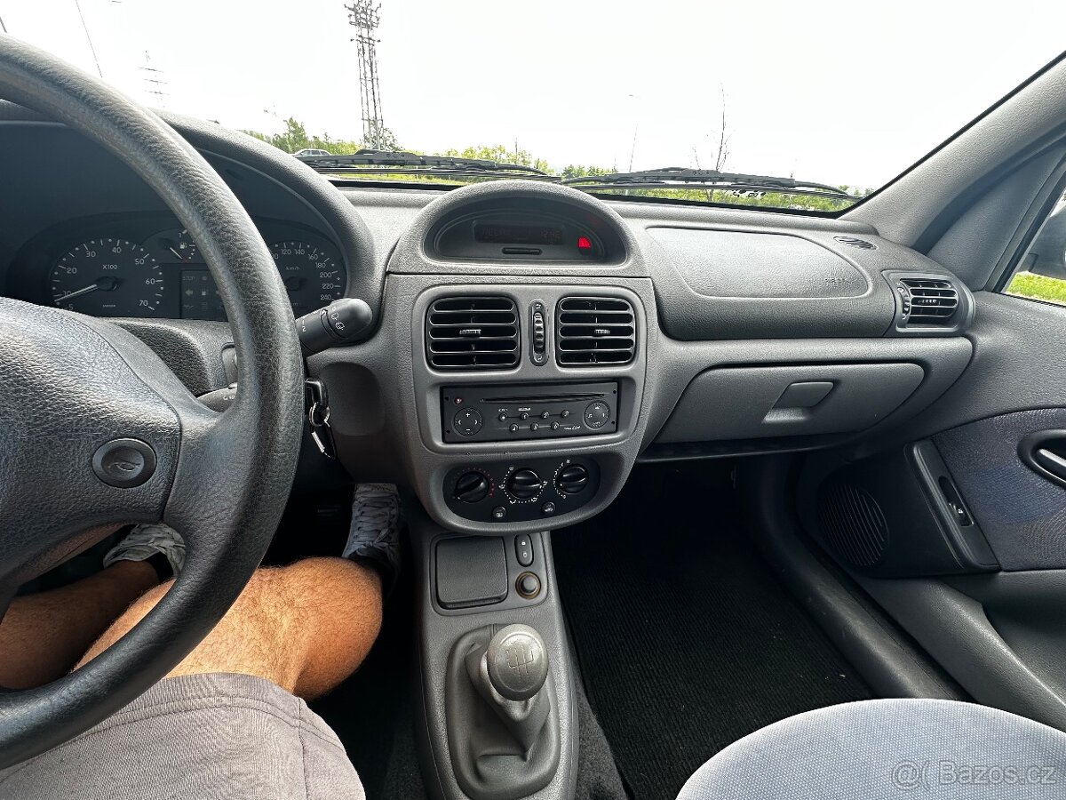 Renault Clio 1.2 55Kw Benzín - 15