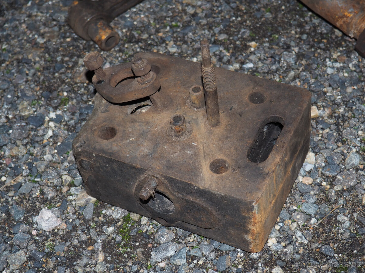 Prodám stabilní motor Škoda Plzeň ze 30. let. - 15