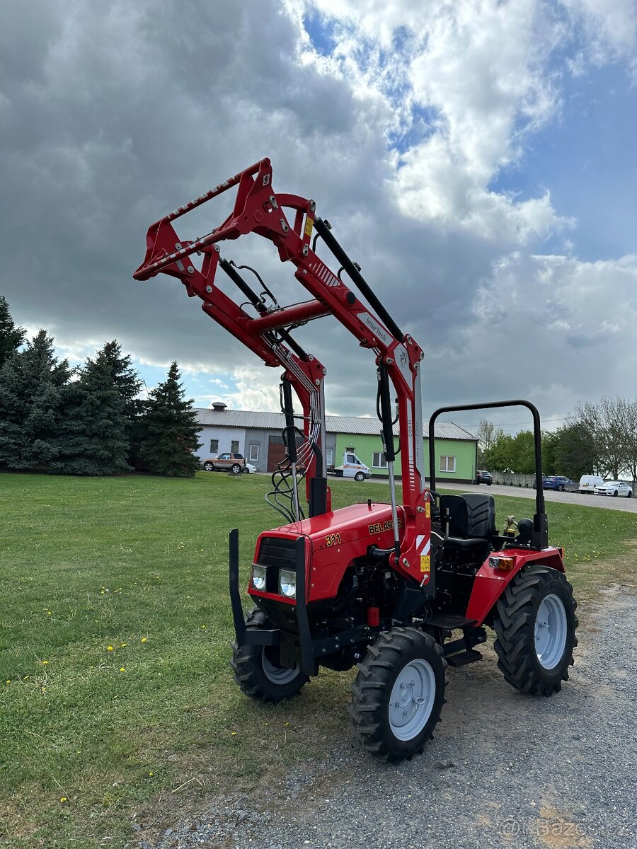Traktor Belarus 311 s čelním nakladačem - 15