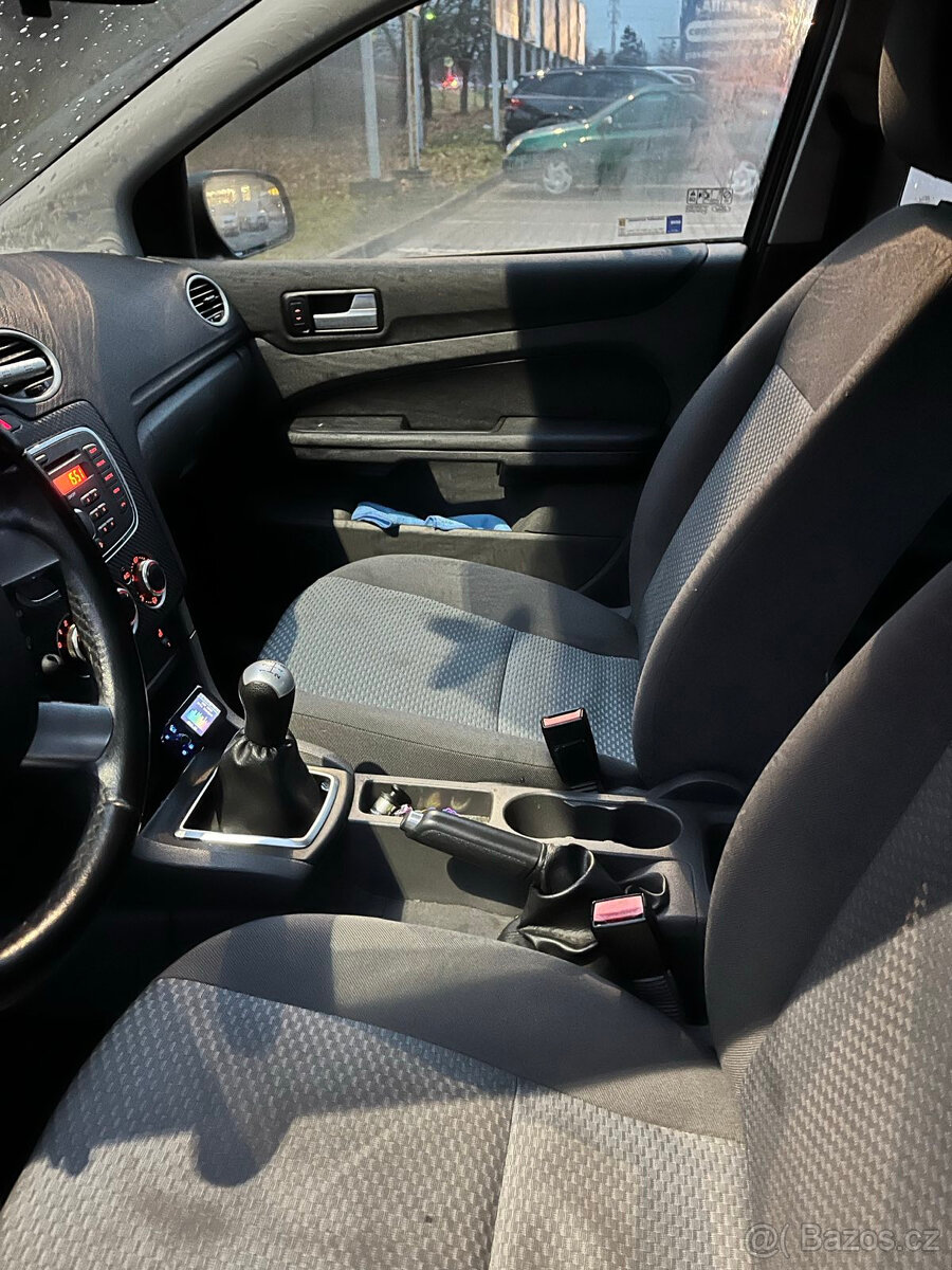 2007 Ford Focus mk2 1.6 benzín 74kW - 15