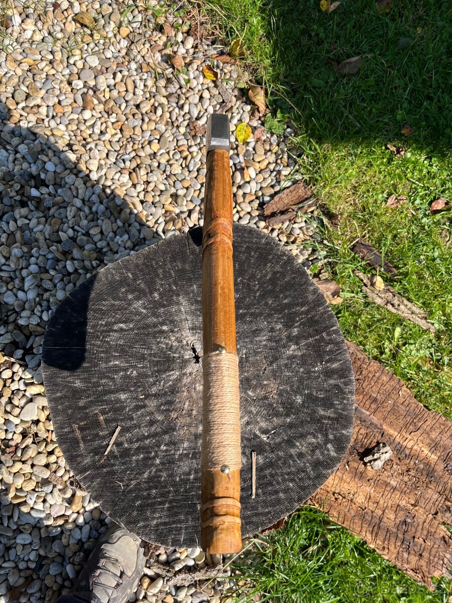 Templářská sekera s nástěnným držákem - 15