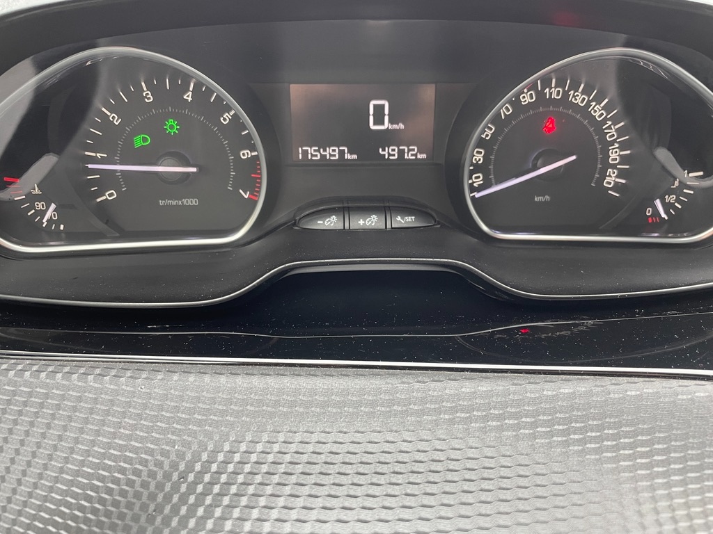 Prodám Peugeot 208 1,2 benzín 81kW, rok 2015, STK 6/2027 - 15