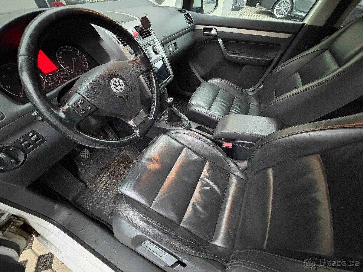VW Touran 2010, 2.0 TDI, 103kw, 7mist. Cele v Kuzi - 15