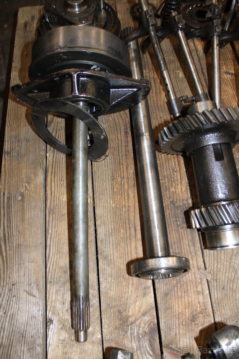 Zetor crystal převodovka obal meziskříň soukolí - 15