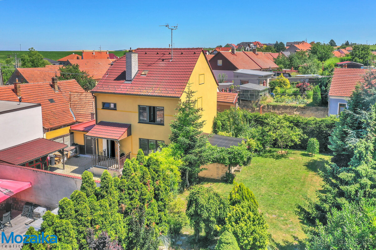 Rodinný dům s garáží a nádhernou zahradou Křepice u Hustopeč - 15