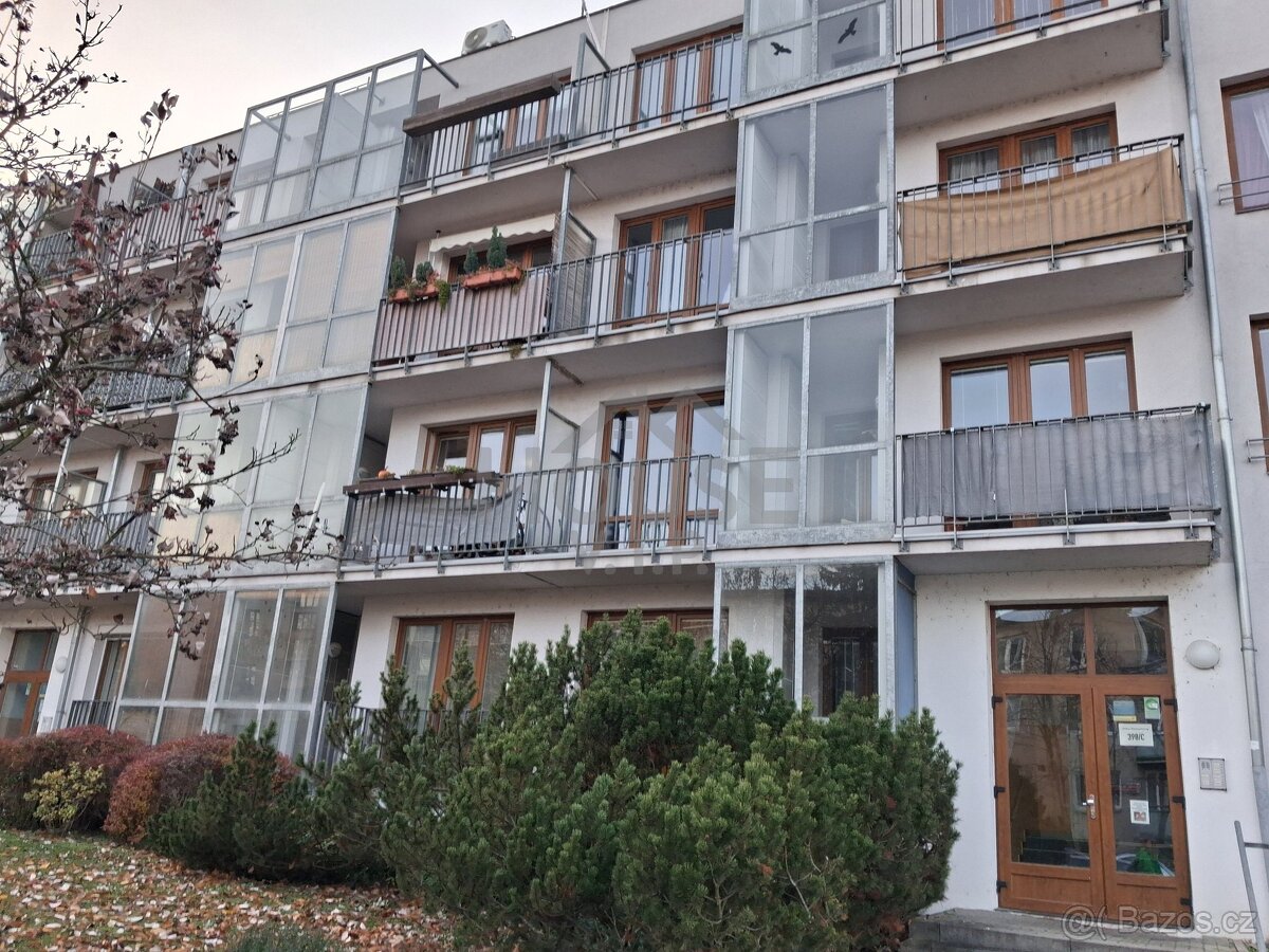 Prodej bytu 3+kk, 83,2 m² + lodžie a balkon, s garářovým stá - 15