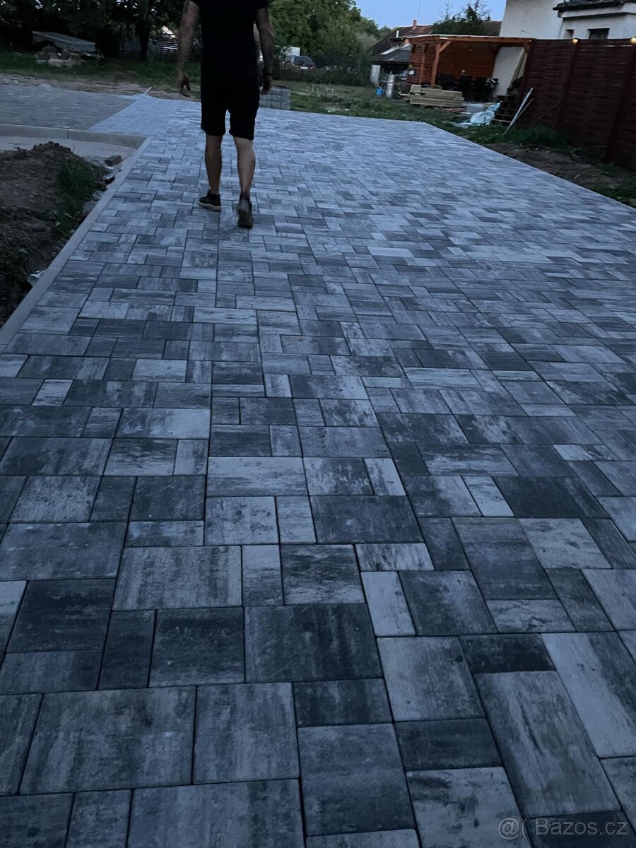 Pokládka zámkové dlažby a výkopové práce - 15
