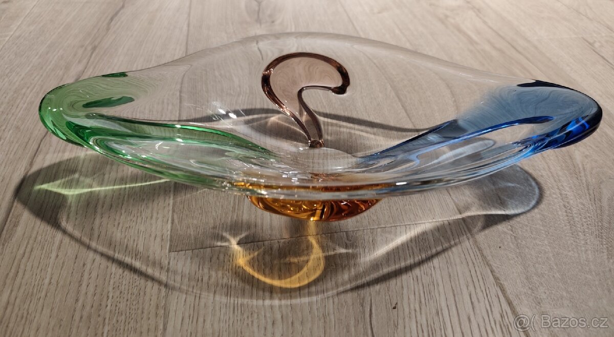 Barevné hutní sklo – mísy a váza, pěkný stav - 15