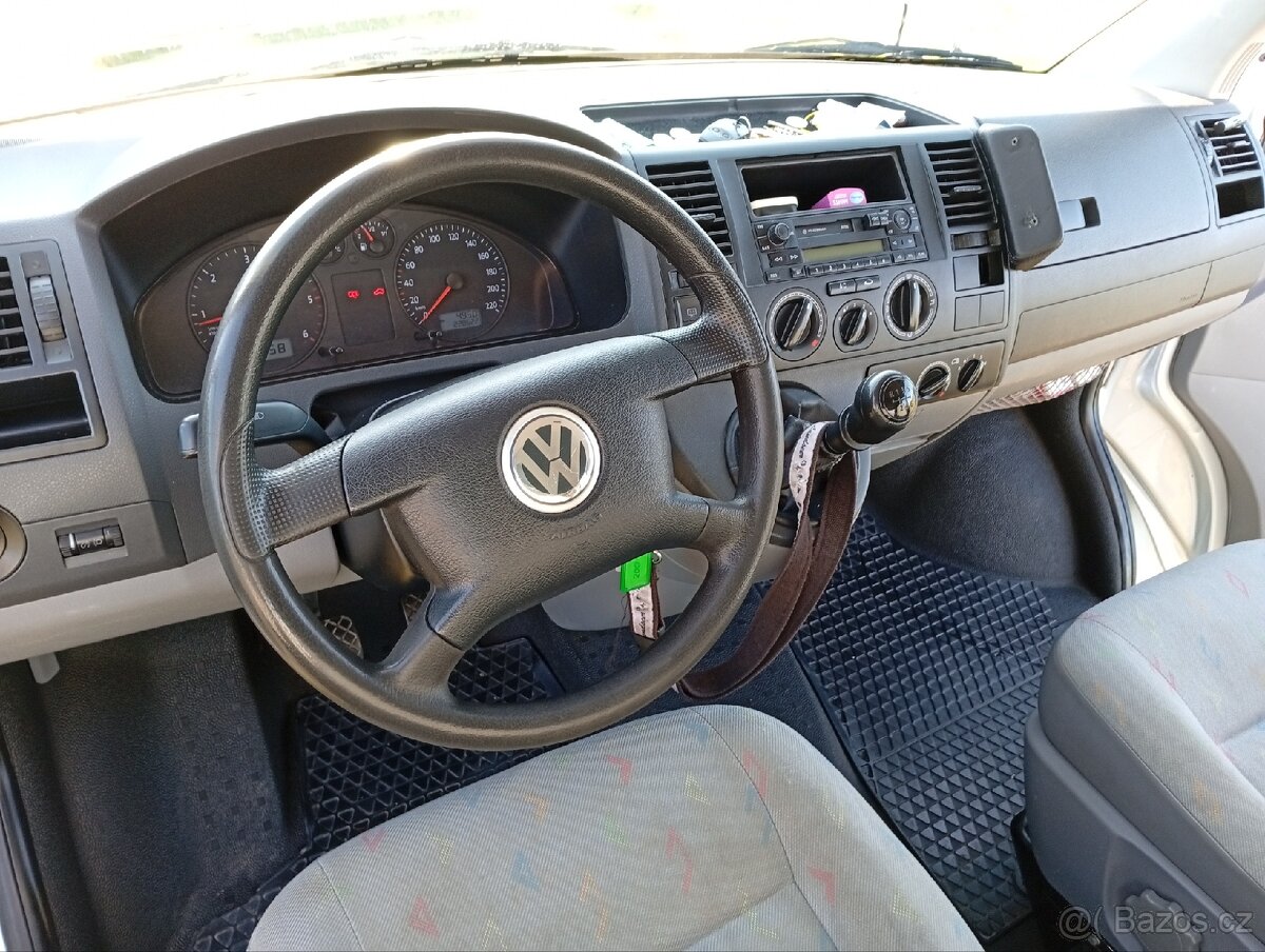 VW transportér T5 Long 2,5 TDI 7 míst. - 15