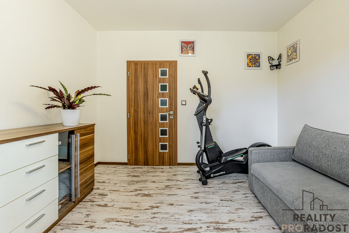 Kompletně zařízený byt 3+1 s lodžií v klidné části Vyššího B - 15