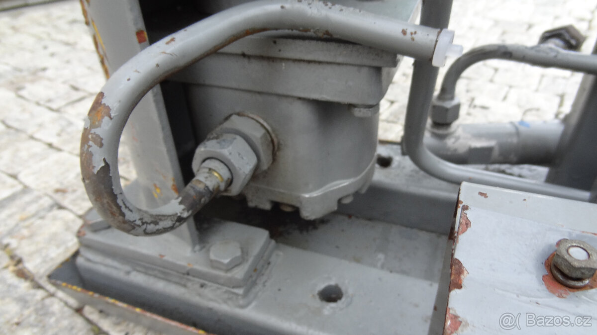prodám hydraulické čerpadlo - 15