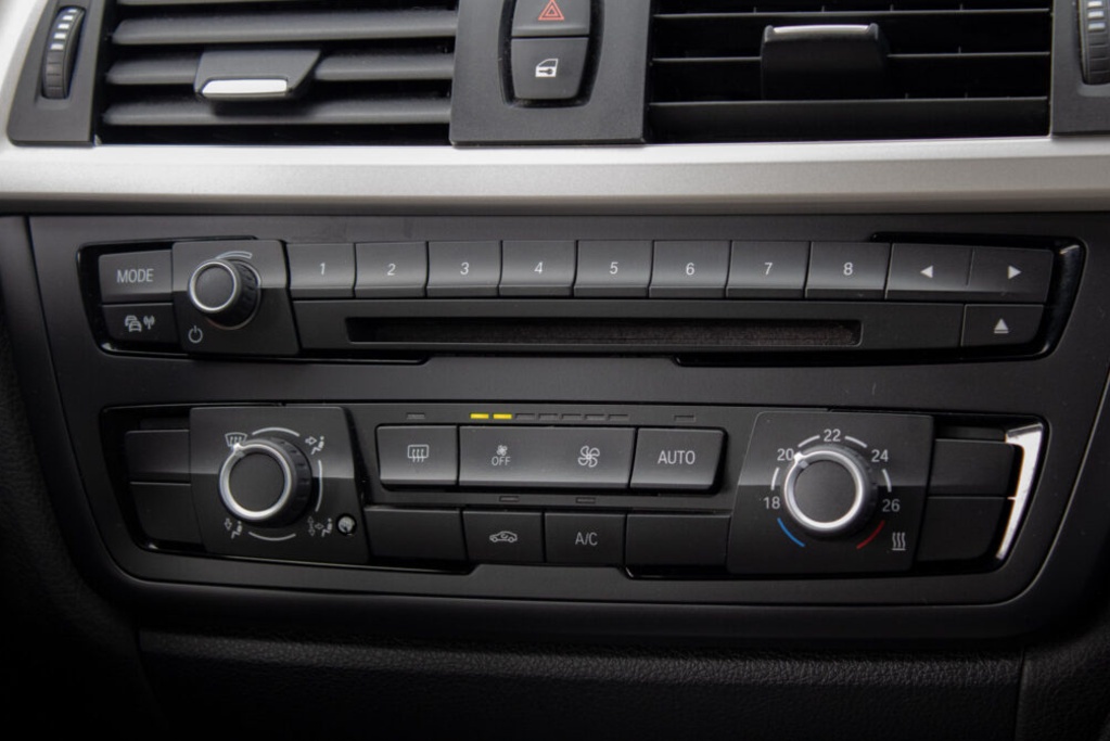 BMW rad 3 Touring 320d AT/8 - 15
