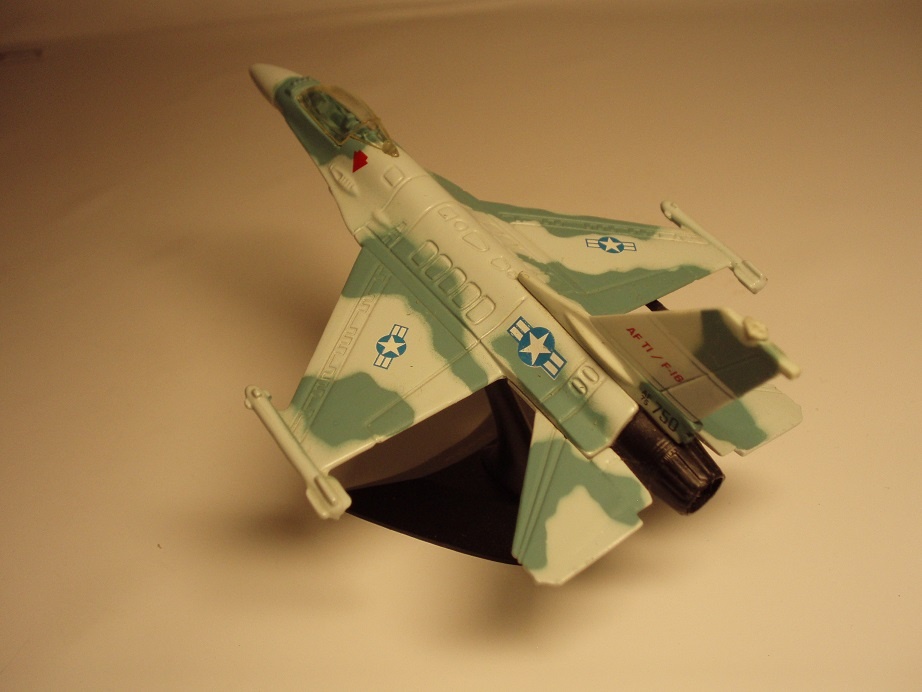 2xMaisto F-15Eagle; F-16 FightingFaclcon - 15