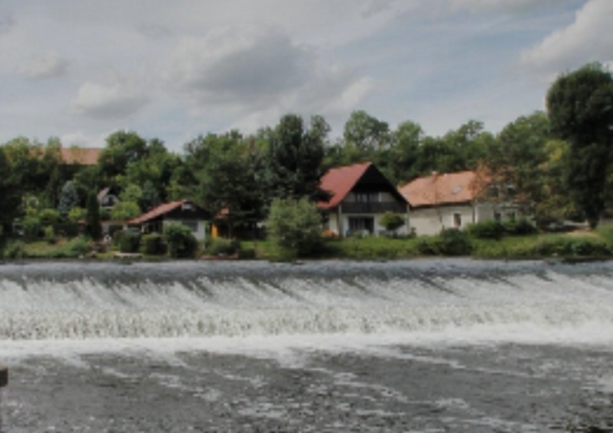 Prodej zemědělská usedlost blízko Prahy rodinnýdům - 15