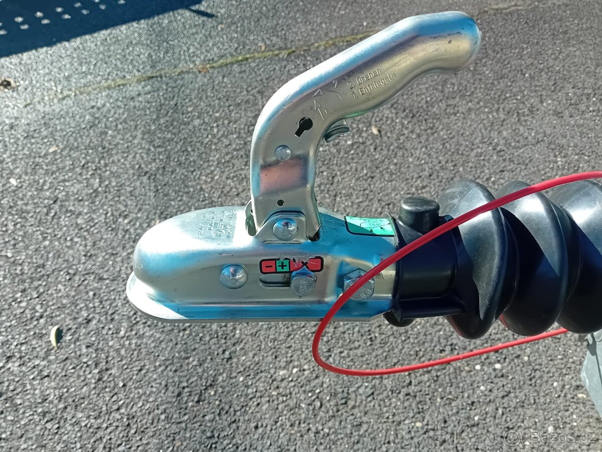 Brzděný přívěsný vozík 1300Kg, 2,65m x 1,30m, svařovaný rám - 15