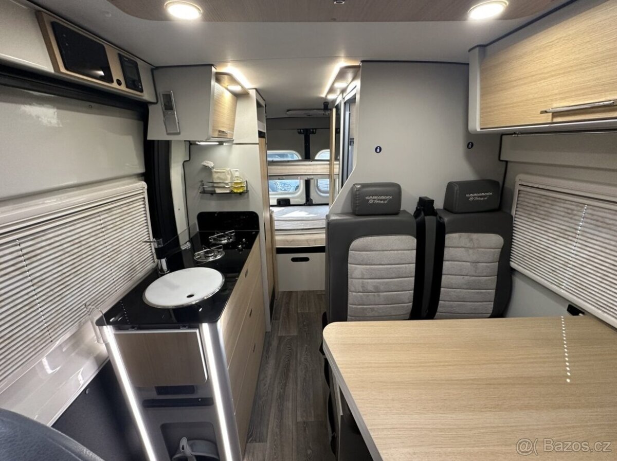 KARMANN-MOBIL DEXTER 581 - TOP STAV - 15