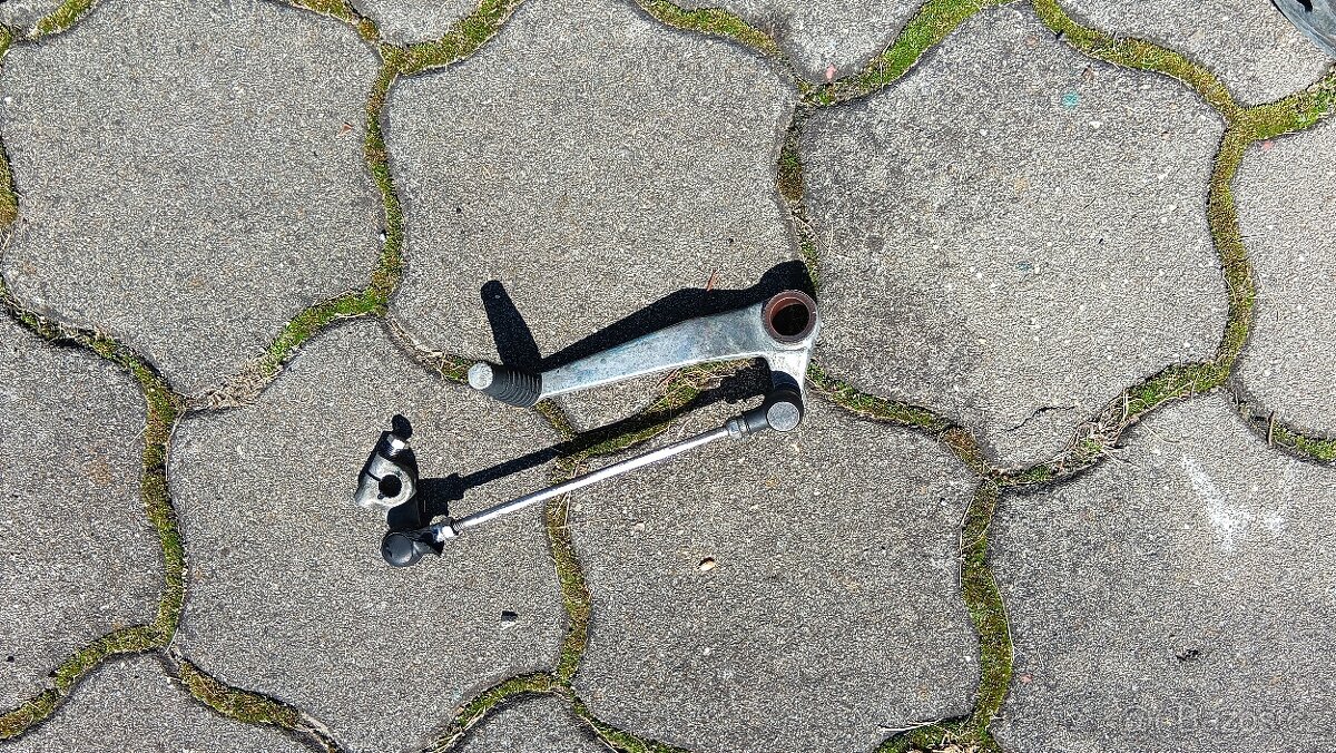 Suzuki GSX-R 750 k1 díly - 15