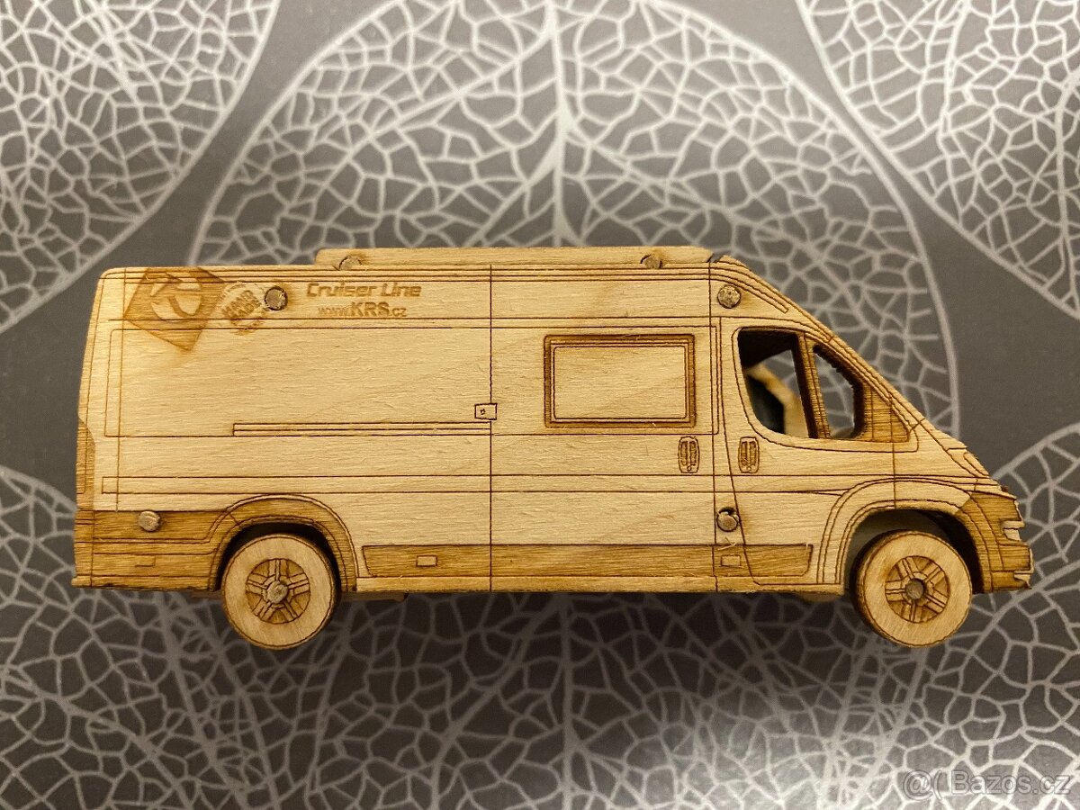 Nové dřevěné modely Iveco "Karel" Dakar, obytný vůz KRS - 15