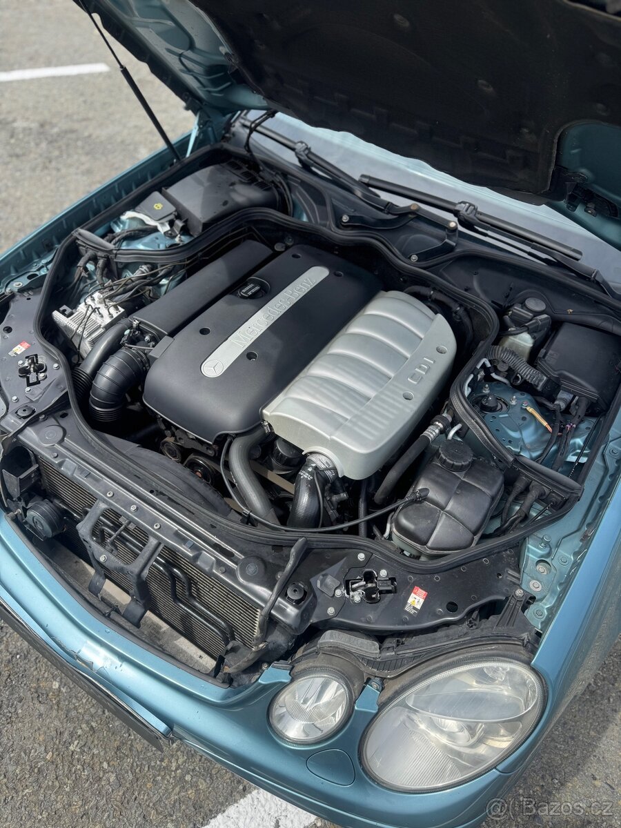 Mercedes-Benz E 270 CDi - 15
