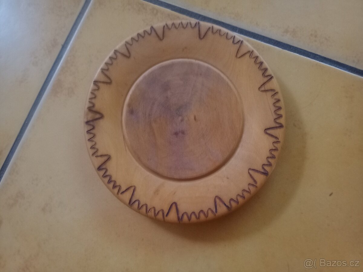 Prodám vázy, talíř dřevěný, konvici čajovou, hrníčky - 15