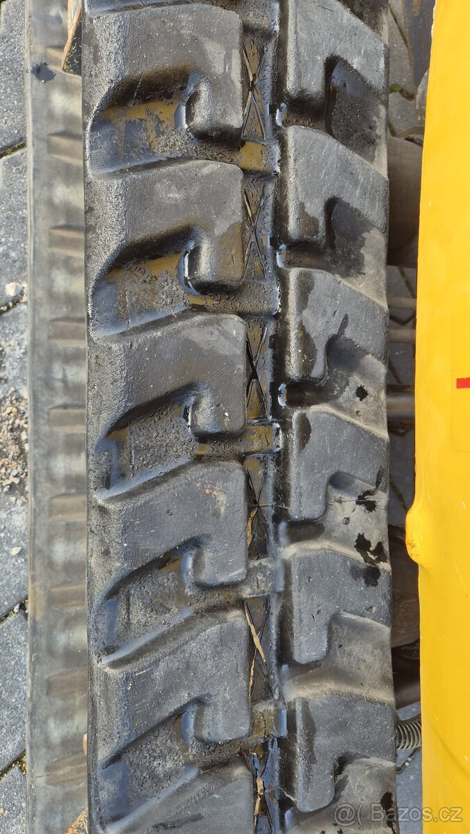 Komatsu PC18R-3 - 15