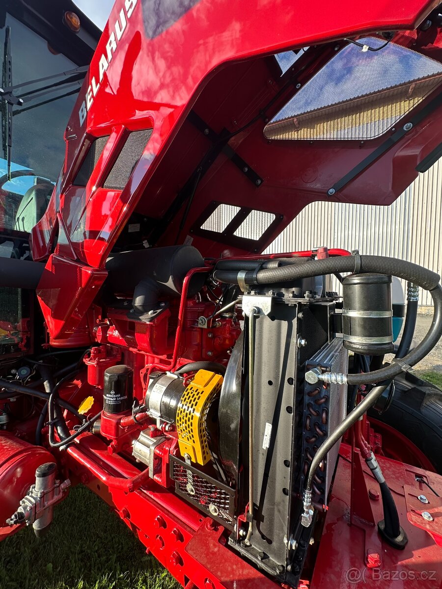 Traktor Belarus 820 s čelním nakladačem - 15