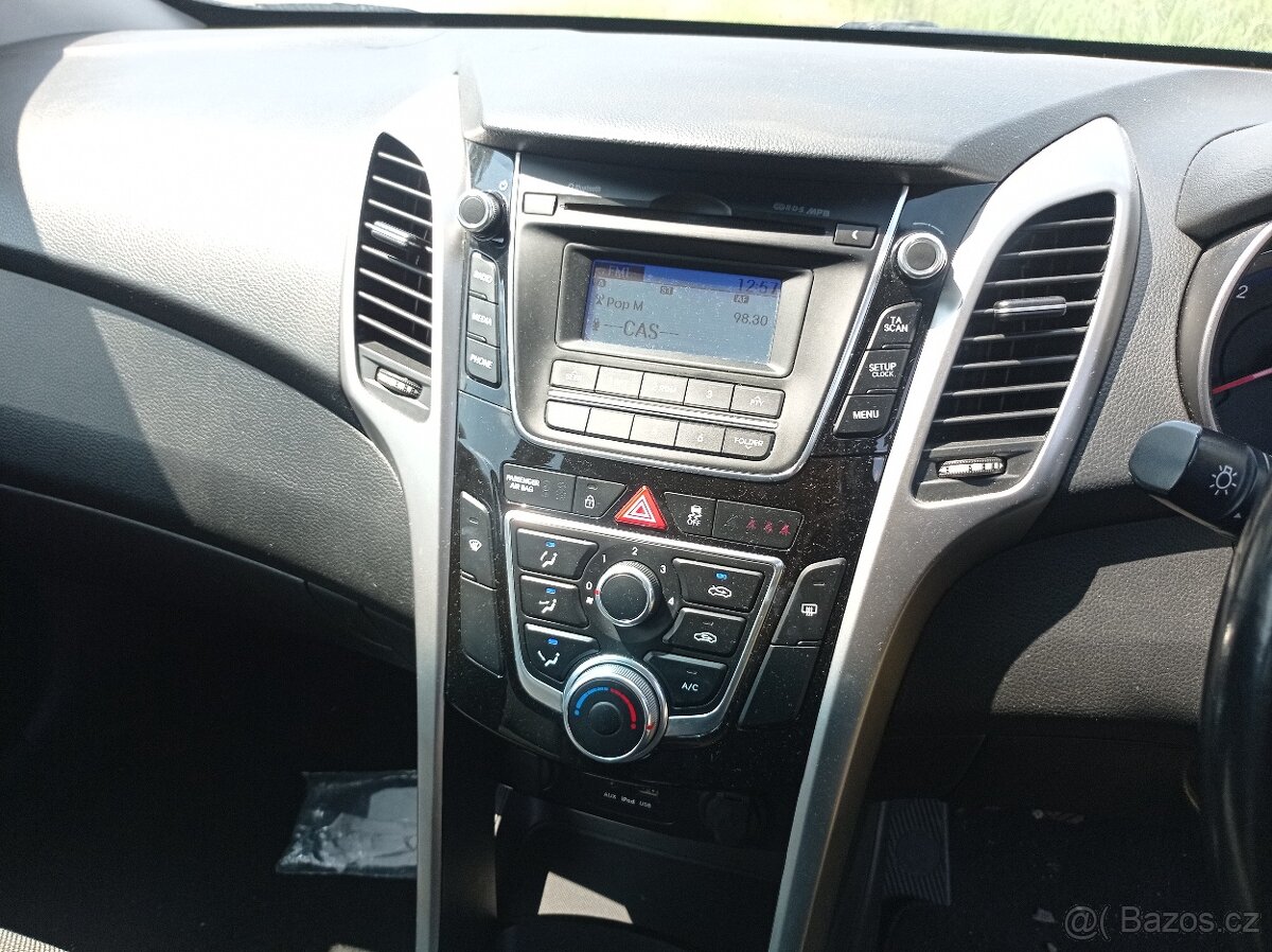 Hyundai i30 1.6 CRDi blue drive active náhradní díly - 15
